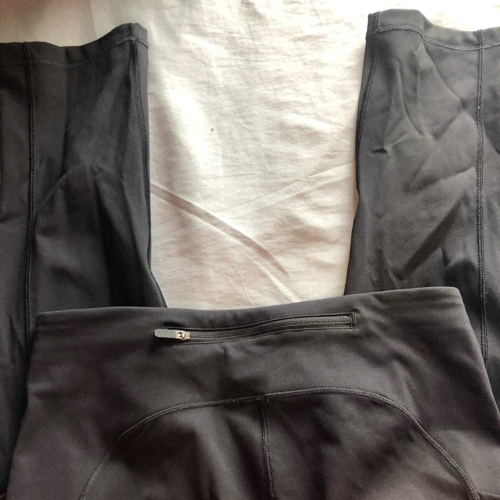 Black cropped lululemon leggings